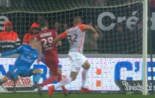 Karl-Johan Johnsson evita derrota em duas defesas espetaculares – EA Guingamp 1-1 Montpellier