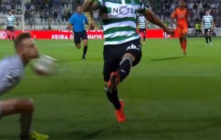 Leonardo Navacchio abafa investida e defende com a cara – Portimonense SC 4-2 Sporting CP