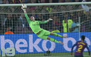 Marc-André Ter Stegen brilha em duas duplas-defesas espetaculares – FC Barcelona 4-2 Sevilla FC