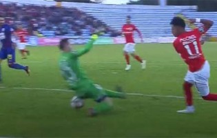 Ricardo Nunes evita auto-golo e protagoniza defesa com o corpo no um-para-um – CD Santa Clara 1-1 GD Chaves
