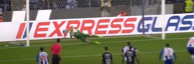 Mika Domingues defende grande penalidade e faz dupla-defesa – FC Porto 2-0 Os Belenenses