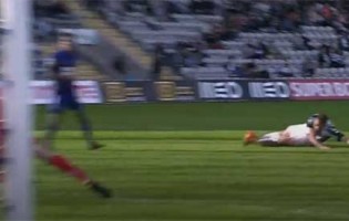 Daniel Guimarães dá nas vistas em quatro defesas – CD Nacional 2-0 GD Chaves