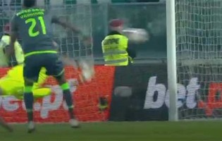 Douglas Jesus fecha a baliza em remate a curta distância – Vitória SC 1-0 Sporting CP