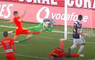 Helton Leite fecha a baliza em dupla-defesa após outras intervenções – CD Nacional 0-0 Boavista FC