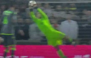 Renan Ribeiro dá espetáculo em várias defesas vistosas – Vitória SC 1-0 Sporting CP