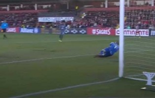 Cristiano Figueiredo impede terceiro golo em desvio – CD Aves 2-1 Vitória FC