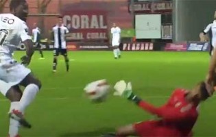 Daniel Guimarães fecha a baliza ao defender com a cara – CD Nacional 1-0 Vitória SC