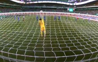 Iker Casillas desvia remate sinuoso de longa distância – Sporting CP 0-0 FC Porto