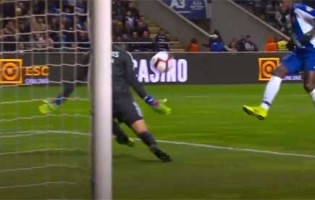 Mile Svilar destaca-se em duas defesas antes de sofrer – SL Benfica 1-3 FC Porto