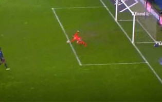 Muriel Becker aparece em três defesas – FC Porto 3-0 Os Belenenses