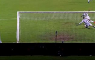 Renan Ribeiro defende no um-para-um aos 90+7′ – Vitória FC 1-1 Sporting CP