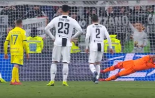 Stefano Sorrentino defende grande penalidade a Cristiano Ronaldo – Juventus FC 3-0 Chievo Verona