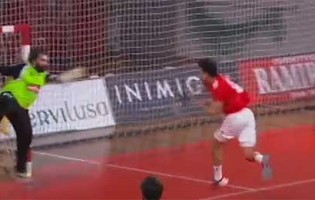 António Campos rouba protagonismo nas defesas da 23ª jornada com dupla-intervenção
