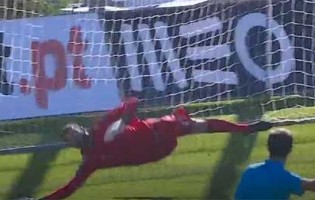 Daniel Guimarães defende grande penalidade no CD Nacional 0-0 Vitória FC