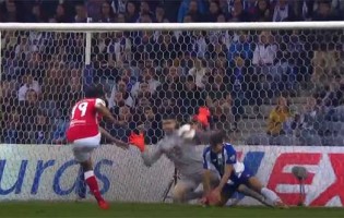 Fabiano Freitas atira-se para defesa espetacular após dificuldades – FC Porto 3-0 SC Braga