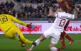 Gianluigi Donnarumma faz desvio e atira-se para completar dupla-defesa – AS Roma 1-1 AC Milan