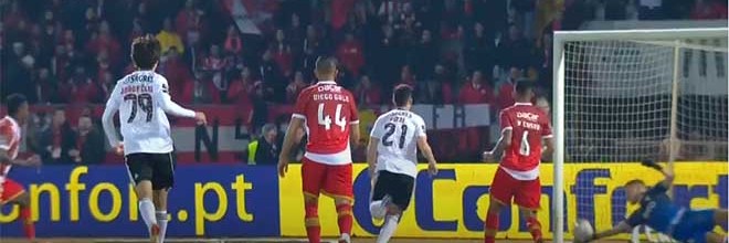 Quentin Beunardeau faz defesas vistosas antes de precipitação – CD Aves 0-3 SL Benfica