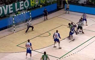 Matevz Skok e Alfredo Quintana contêm marcador em espetáculo de defesas – Sporting CP 26-23 FC Porto
