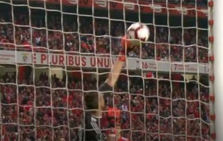 Odisseas Vlachodimos voa em defesa espetacular – SL Benfica 1-0 CD Tondela