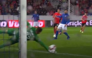 Caio Secco faz defesa espetacular, erra em golo sofrido e volta a defender – CD Feirense 1-4 SL Benfica