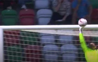 Charles Marcelo fecha a baliza em três defesas vistosas – CS Marítimo 2-0 CD Tondela