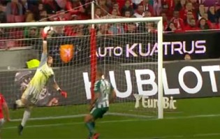 Odisseas Vlachodimos voa para negar golo em defesa vistosa – SL Benfica 4-2 Vitória FC