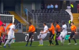 Daniel Guimarães faz duas defesas vistosas – Vitória SC 2-2 CD Nacional