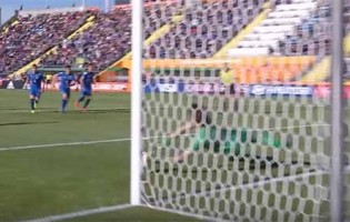 Marco Carnesecchi defende grande penalidade no Itália 0-0 Japão (Mundial sub-20)
