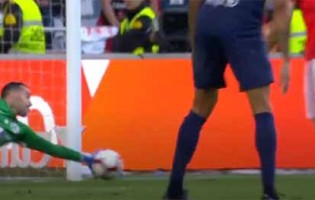 Marco Rocha protagoniza defesa espetacular – SL Benfica 4-1 CD Santa Clara