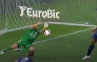 Mika Domingues destaca-se em duas defesas vistosas – Os Belenenses 3-0 CD Nacional