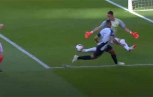 Odisseas Vlachodimos evita dois golos no um-para-um – SL Benfica 5-1 Portimonense SC