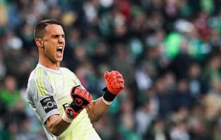 Odisseas Vlachodimos campeão pelo SL Benfica com quinze jogos sem golos sofridos