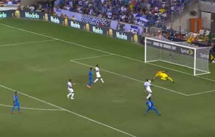 Eloy Room tranca a baliza com várias intervenções – Curação 1-0 Honduras (Gold Cup)