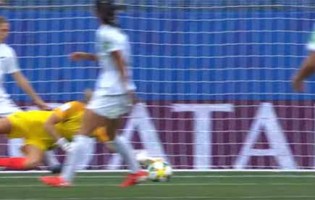 Erin Nayler brilha em tripla-defesa espetacular e Annette Ndom também se destaca – Nova Zelândia 1-2 Camarões