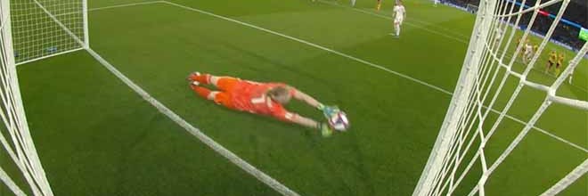 Hedvig Lindahl vale quartos-de-final do Mundial ao defender penalti – Suécia 1-0 Canadá