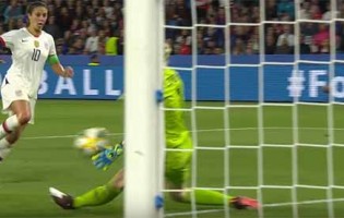 Hedvig Lindahl opõe-se no um-para-um após sofrer – Suécia 0-2 Estados Unidos