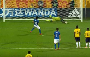 Moisés Ramírez defende penalti e Marco Carnesecchi intervém com visibilidade – Equador 1-0 Itália (Mundial sub-20)
