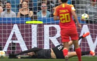 Peng Shimeng dá espetáculo de defesas e tranca a baliza – China 0-0 Espanha