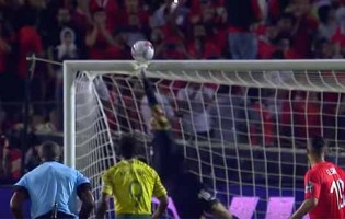 Mohamed El-Shenawy voa para defesa espetacular – África do Sul 1-0 Egipto (CAN)