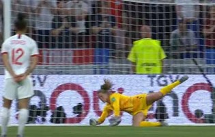Alyssa Naeher garante final ao defender penalti no fim do encontro – Estados Unidos 2-1 Inglaterra