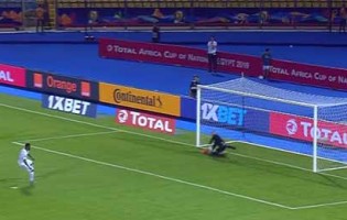 Farouk Ben Mustapha entra para defender penalti mesmo com recusa de Mouez Hassen – Tunísia 2-2 Gana (CAN)