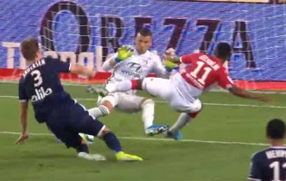 Anthony Lopes fecha a baliza com defesa com os pés no um-para-um – AS Monaco 0-3 Lyon