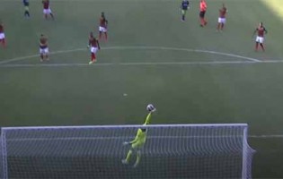 Charles Marcelo assina defesa vistosa em remate sinuoso – CS Marítimo 1-1 Sporting CP