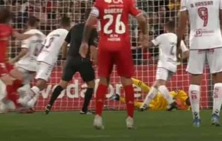 Eduardo Carvalho defende bola e iluminação do estádio desliga-se de imediato – Gil Vicente v. SC Braga