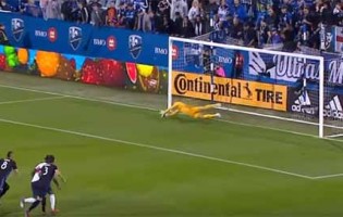 Evan Bush defende penalti, VAR manda repetir e volta a defender – Montreal 2-1 Vancouver