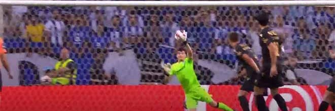 João Miguel Silva entre várias defesas e precipitações – FC Porto 3-0 Vitória SC