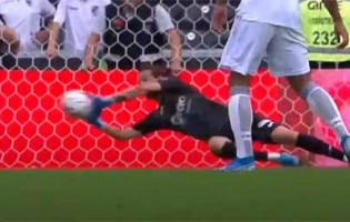 Ricardo Ribeiro destaca-se em desvio complicado – Vitória SC 1-0 FC Paços de Ferreira