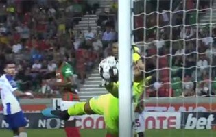 Amir Abedzadeh faz defesa espetacular após intervenção incompleta – CS Marítimo 1-1 FC Porto