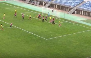 Lucas Paes aparece em várias intervenções – Louletano DC 1-2 FC Paços de Ferreira