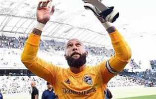 Tim Howard termina carreira de guarda-redes aos 40 anos